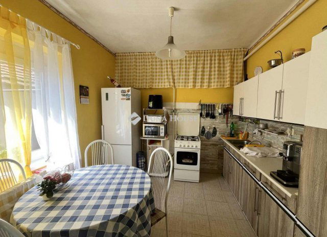 Eladó családi ház, Pécsett 83 M Ft, 5 szobás