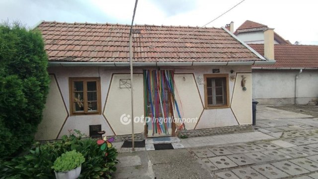 Eladó családi ház, Jászberényben 30.5 M Ft, 2+1 szobás
