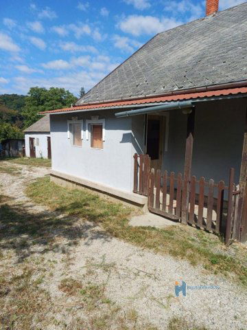 Eladó családi ház, Válluson 62 M Ft, 6 szobás