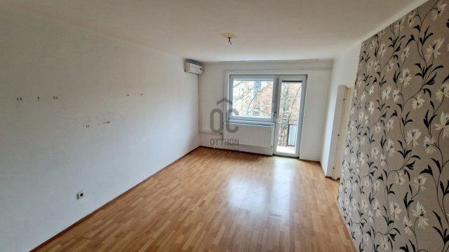 Eladó téglalakás, Cegléden 42.9 M Ft, 2 szobás