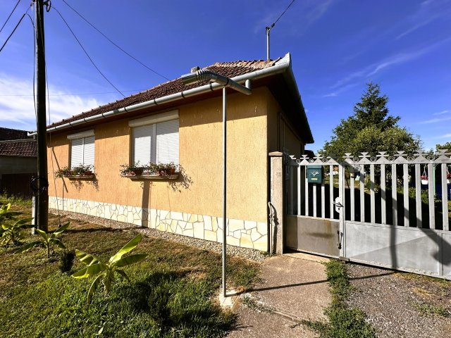 Eladó családi ház, Sarkadon 21 M Ft, 3 szobás
