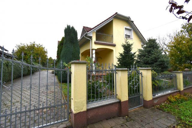 Eladó családi ház, Zalakaroson 84.9 M Ft, 8 szobás