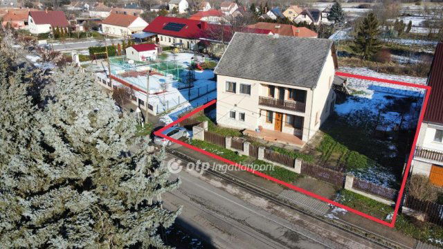 Eladó családi ház, Nemesszalókon 41.9 M Ft, 5+1 szobás