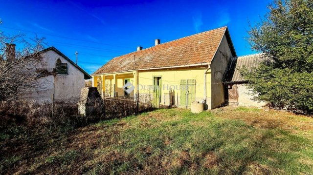 Eladó családi ház, Lajoskomáromban 9.7 M Ft, 2 szobás