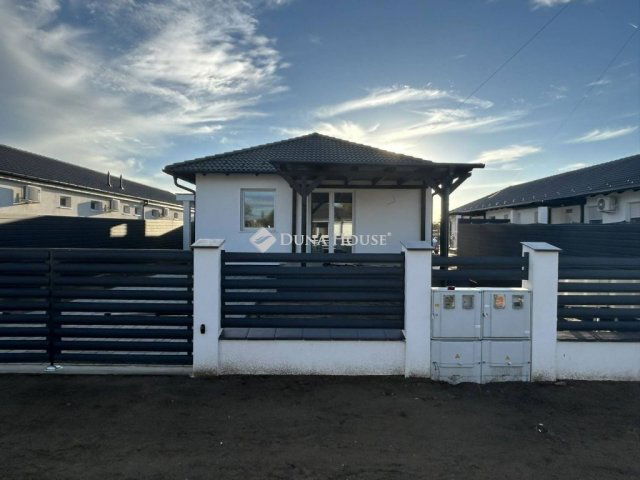 Eladó ikerház, Pilisen 66.625 M Ft, 3 szobás