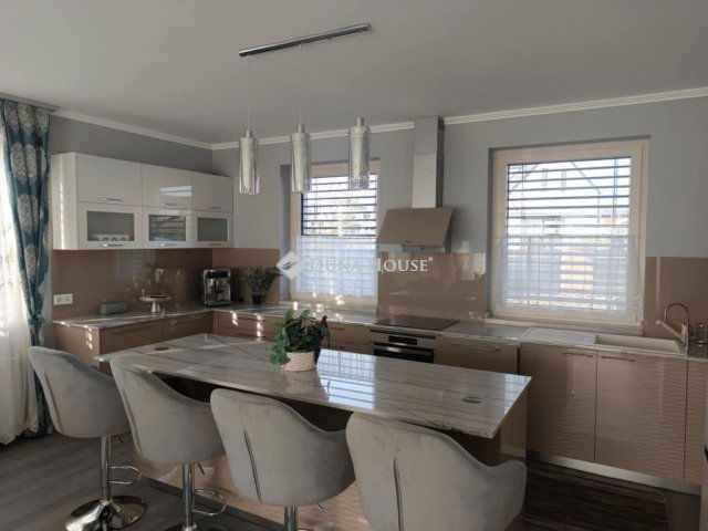 Eladó családi ház, Balatonakaliban 849.9 M Ft, 6 szobás