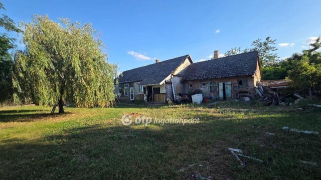 Eladó családi ház, Daruszentmiklóson 11.9 M Ft, 2 szobás