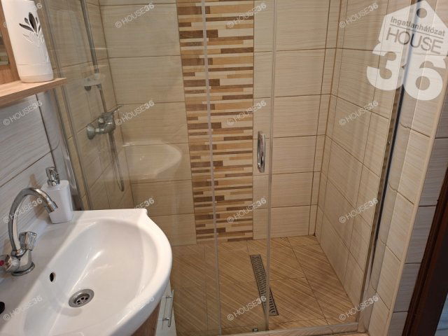 Eladó családi ház, Kiskunfélegyházán 27 M Ft, 2 szobás