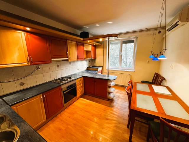 Eladó téglalakás, Komlón 36.5 M Ft, 3 szobás