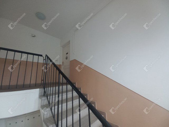 Eladó téglalakás, Dombóváron 35.9 M Ft, 3 szobás