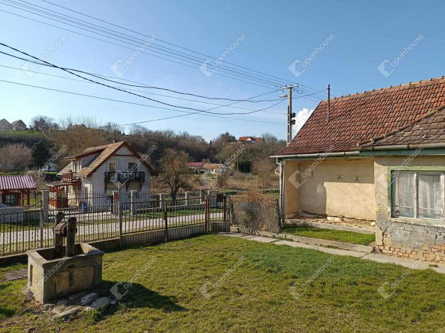 Eladó családi ház, Balatonendréden 29.9 M Ft, 2 szobás