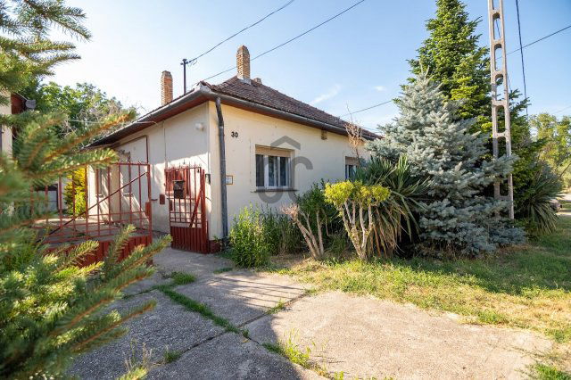 Eladó családi ház, Őcsényen 38 M Ft, 4 szobás