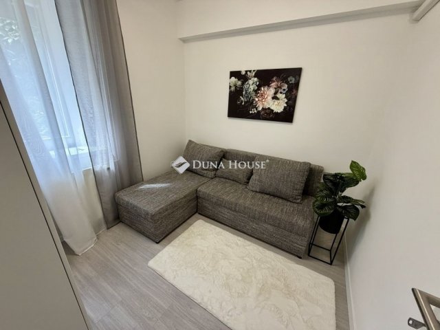 Eladó téglalakás, Pécsett 52.5 M Ft, 2 szobás