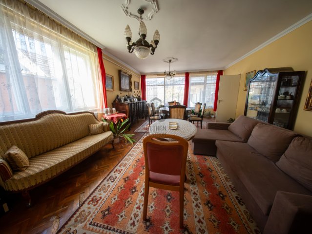 Eladó családi ház, Derecskén 79 M Ft, 7 szobás