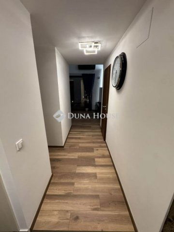 Eladó téglalakás, Esztergomban 125 M Ft, 5 szobás