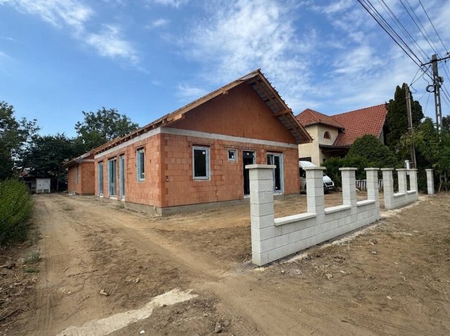 Eladó ikerház, Gödöllőn 134.9 M Ft, 3+1 szobás