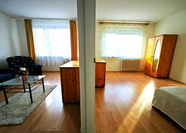 Eladó téglalakás, Debrecenben 69.9 M Ft, 2+1 szobás