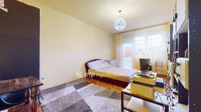 Eladó téglalakás, Tiszavasváriban 18 M Ft, 2+1 szobás