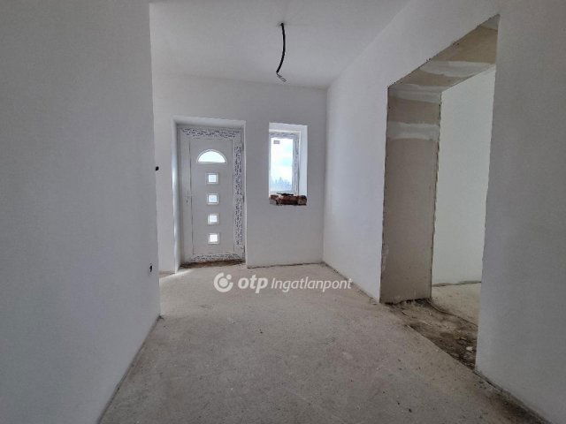 Eladó családi ház, Mesterin 48.527 M Ft, 3 szobás