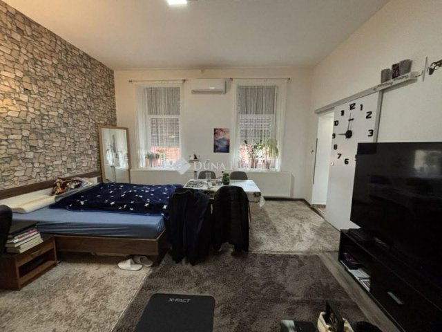 Eladó téglalakás, Sárváron 43 M Ft, 1 szobás