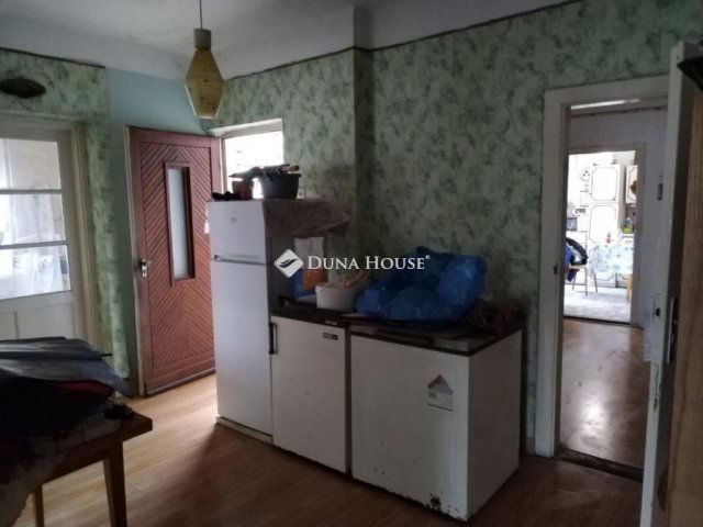 Eladó családi ház, Nagytarcsán 60 M Ft, 4 szobás