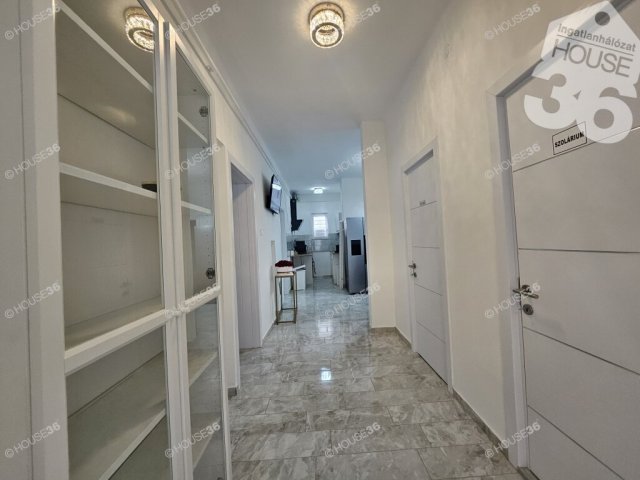 Eladó üzlethelyiség, Kecskeméten 129 M Ft, 5 szobás