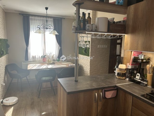 Eladó családi ház, Tolnán 94.5 M Ft, 4 szobás