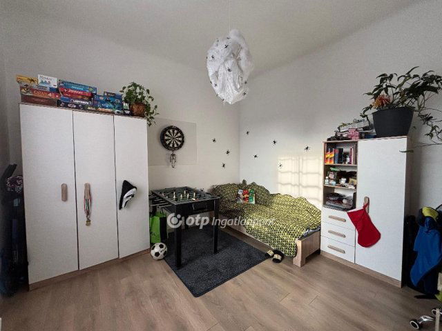 Eladó téglalakás, Pápán 29.5 M Ft, 2 szobás