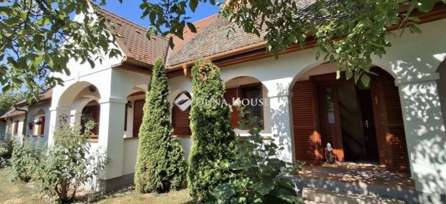 Eladó családi ház, Kisorosziban 272 M Ft, 5 szobás