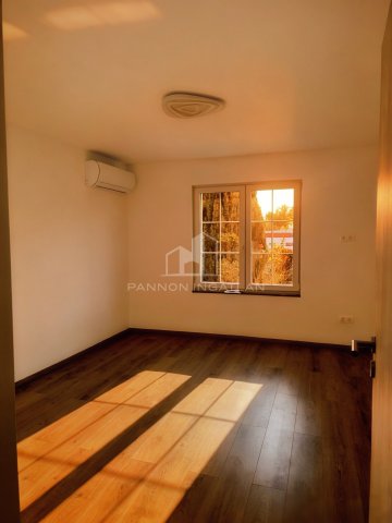 Eladó családi ház, Balatonfűzfőn 59.9 M Ft, 2 szobás