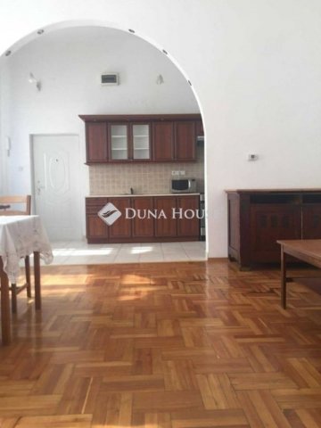 Eladó téglalakás, Budapesten, VI. kerületben 85.5 M Ft, 1 szobás