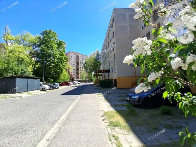 Eladó panellakás, Kecskeméten 53.99 M Ft, 3 szobás