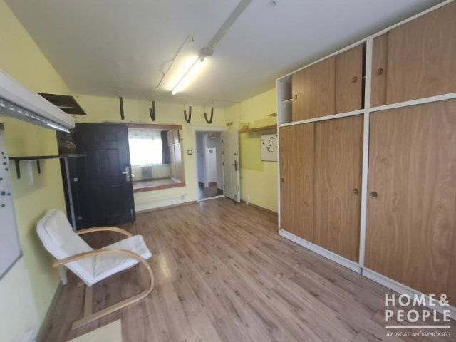 Eladó téglalakás, Szegeden 61 M Ft, 4 szobás