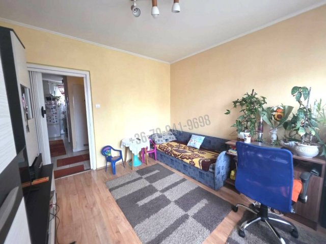 Eladó panellakás, Dunaújvárosban, Köztársaság úton 32.9 M Ft