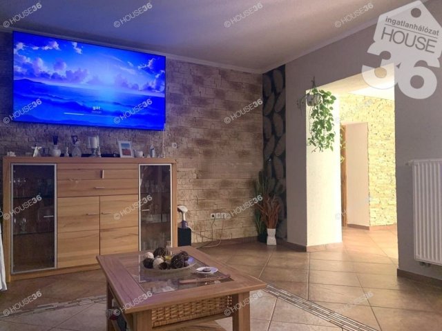 Eladó családi ház, Hőgyészen 38 M Ft, 4 szobás