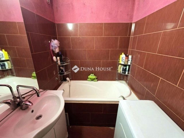 Eladó panellakás, Budapesten, XVIII. kerületben 63 M Ft, 3 szobás