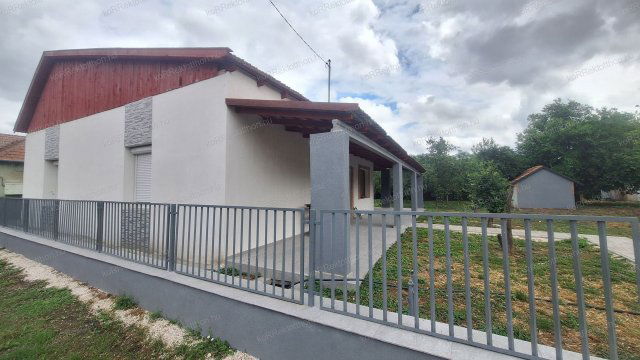 Eladó családi ház, Alattyánban 24.99 M Ft, 4 szobás