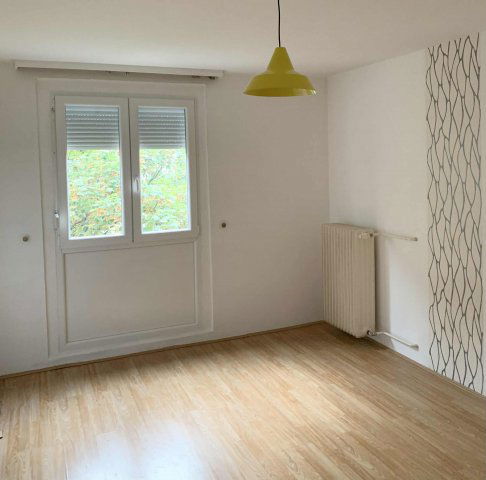 Kiadó panellakás, albérlet, Pécsett 120 E Ft / hó, 1+1 szobás
