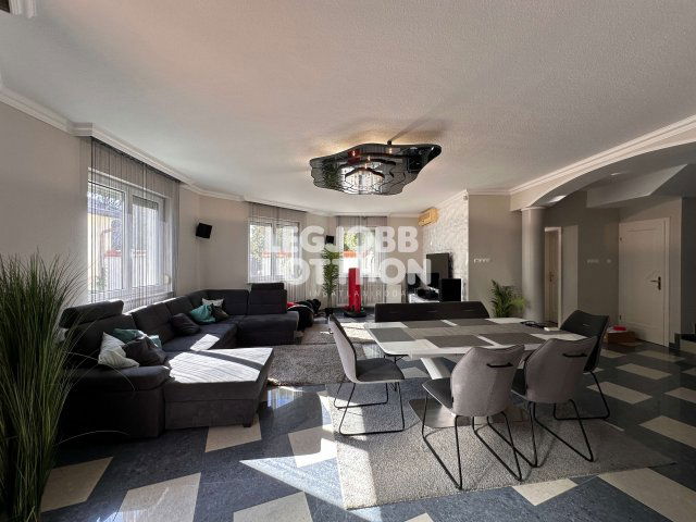 Eladó családi ház, Cegléden 145 M Ft, 5 szobás