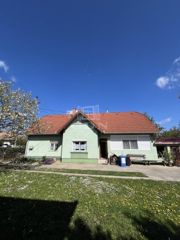 Eladó családi ház, Veszprémben 114 M Ft, 3 szobás
