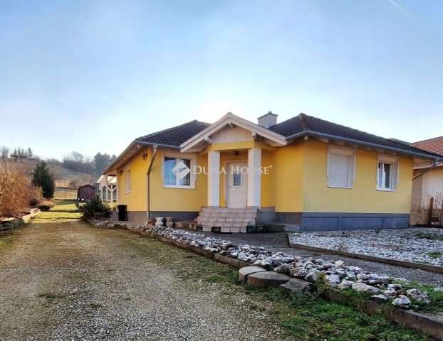 Eladó családi ház, Győrújbaráton 126.9 M Ft, 4 szobás