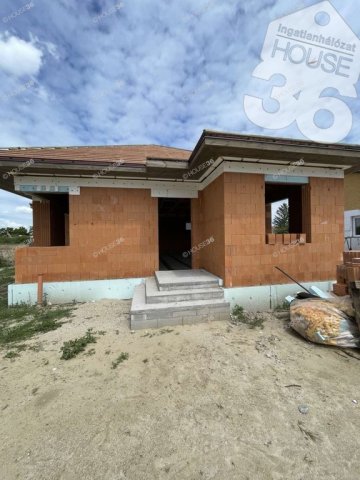 Eladó ikerház, Kecskeméten 125 M Ft, 5 szobás