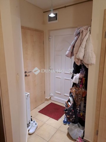 Eladó téglalakás, Veszprémben 66.9 M Ft, 4 szobás