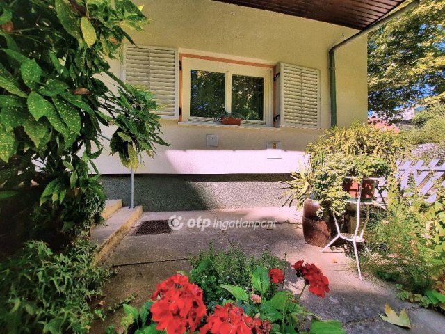 Eladó téglalakás, Siófokon 120 M Ft, 4 szobás