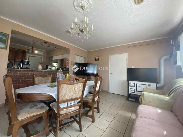 Eladó családi ház, Decsen 26.5 M Ft, 2 szobás