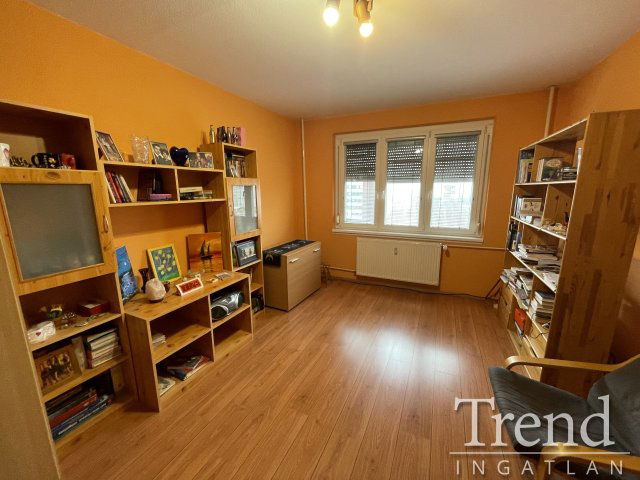 Eladó panellakás, Dunaújvárosban 33.9 M Ft, 3 szobás