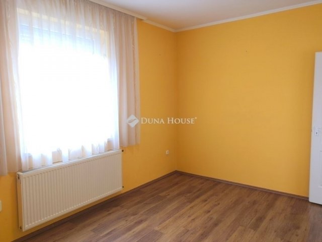 Eladó téglalakás, Szigetszentmiklóson 79.7 M Ft, 2 szobás