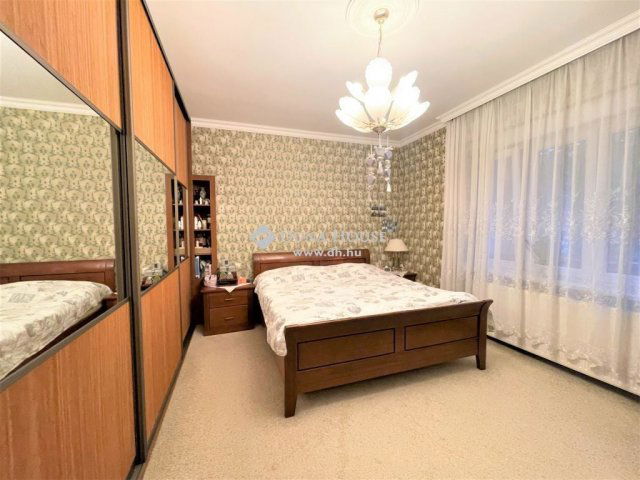 Eladó üzlethelyiség, Győrött 381 M Ft / költözzbe.hu