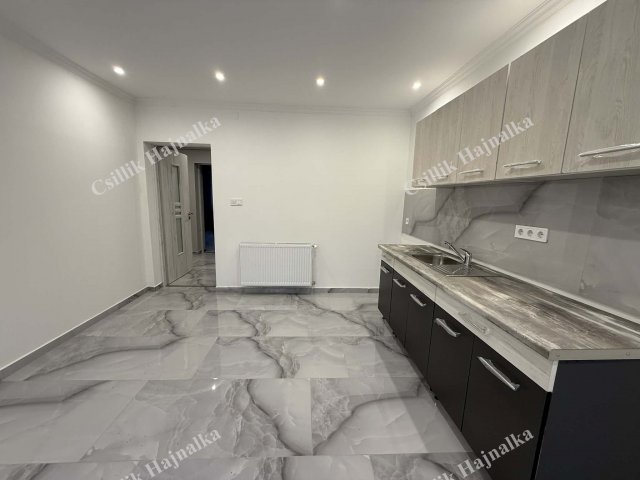 Eladó ikerház, Szolnokon 44.9 M Ft, 2 szobás