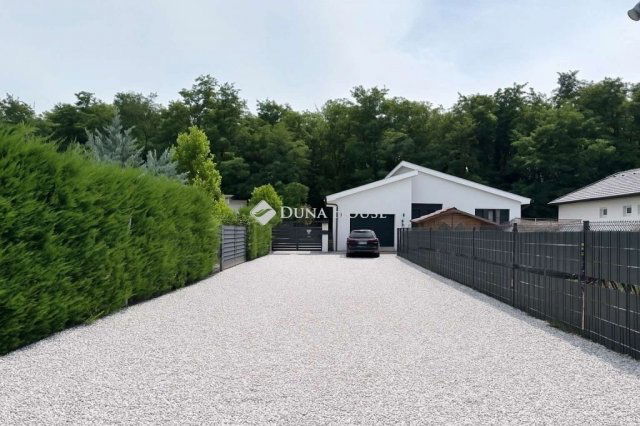 Eladó családi ház, Kecskeméten 134.99 M Ft, 4 szobás